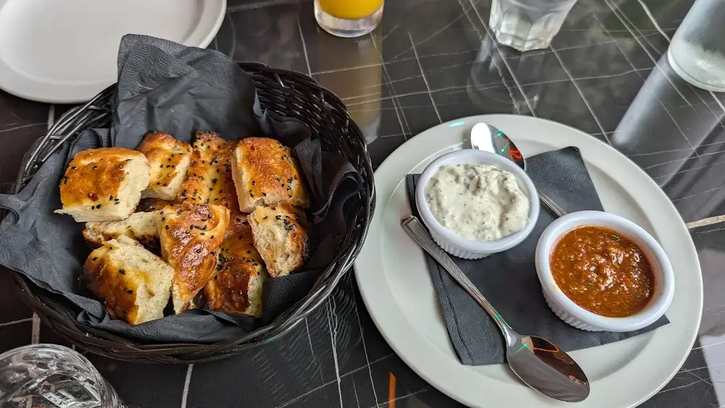 Moshhud Miah_Kanki’s Turkish Meze & Cocktail Bar_Luton_review