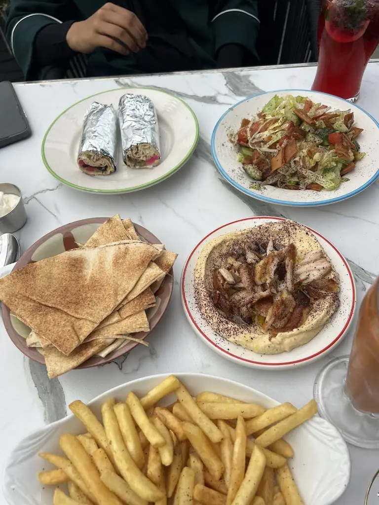 Pardiss Soleymani_Arabella Lounge_Luton_review