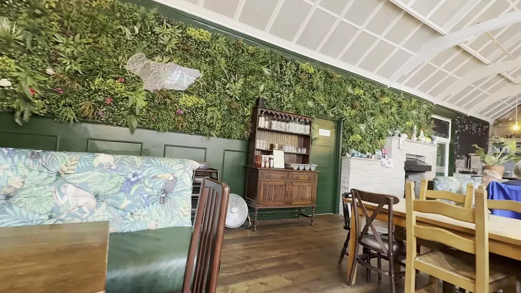 Gavin Urquhart_The Greenhouse_Lynton_review