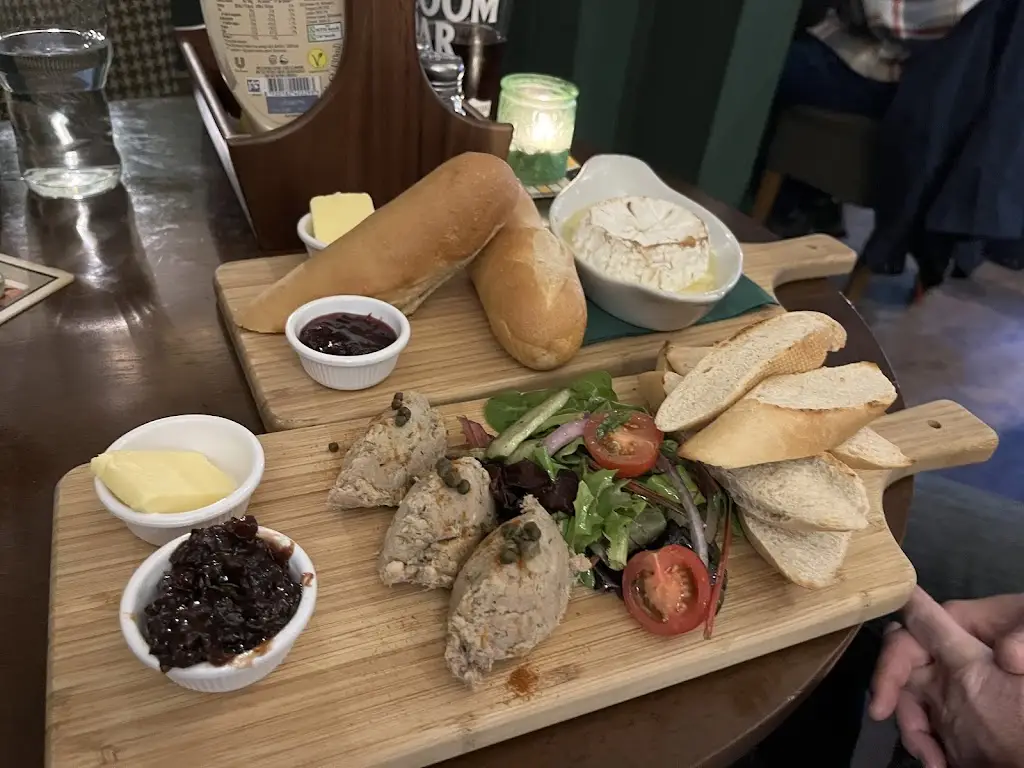 Liz Bell_The Chalk & Cheese_Maiden Newton_review