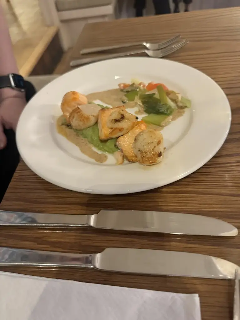 Ella de Jongh_Lanes of Lymington_Lymington_review