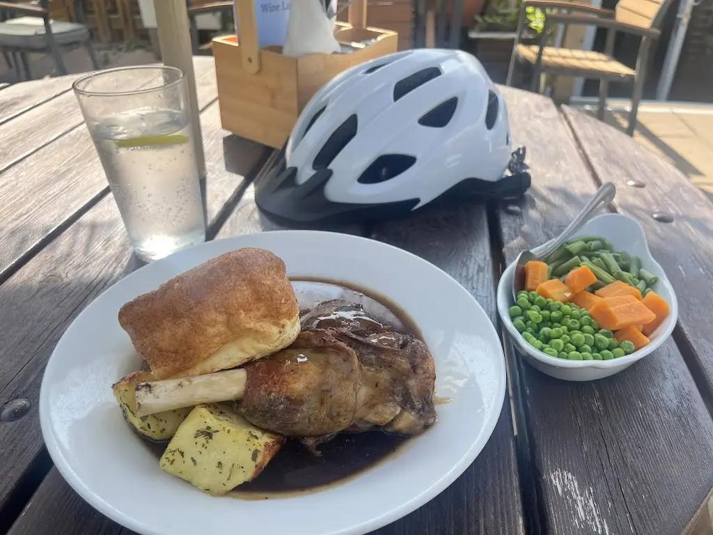 Jo_The Sail Inn_Lymington_review