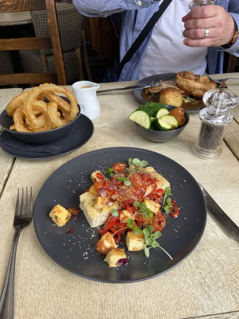 April Chant_The Angel & Blue Pig_Lymington_review