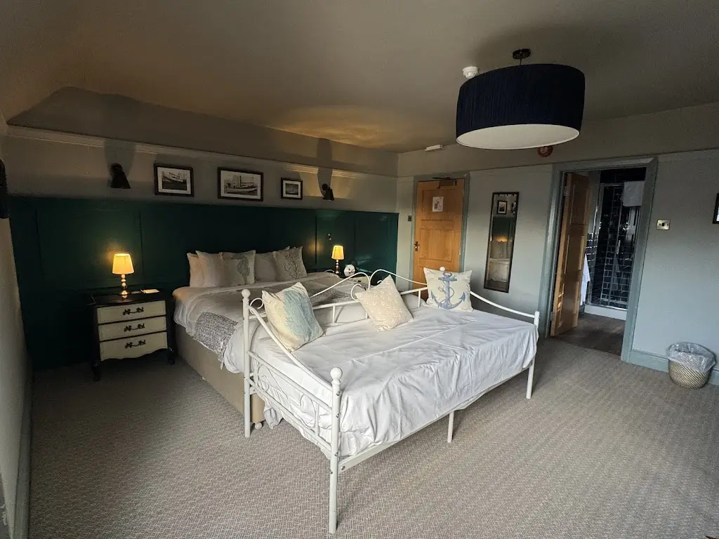 Jemma Davies_The Mayflower_Lymington_review