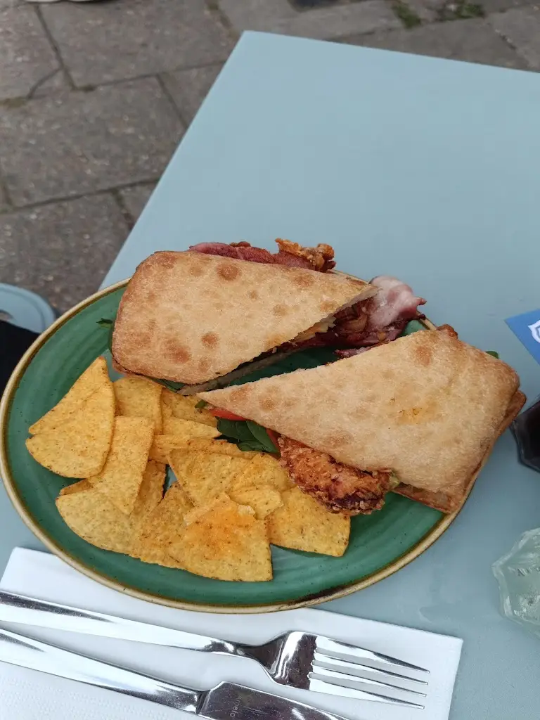 Marta Foronda_Solento Lounge_Lymington_recensione