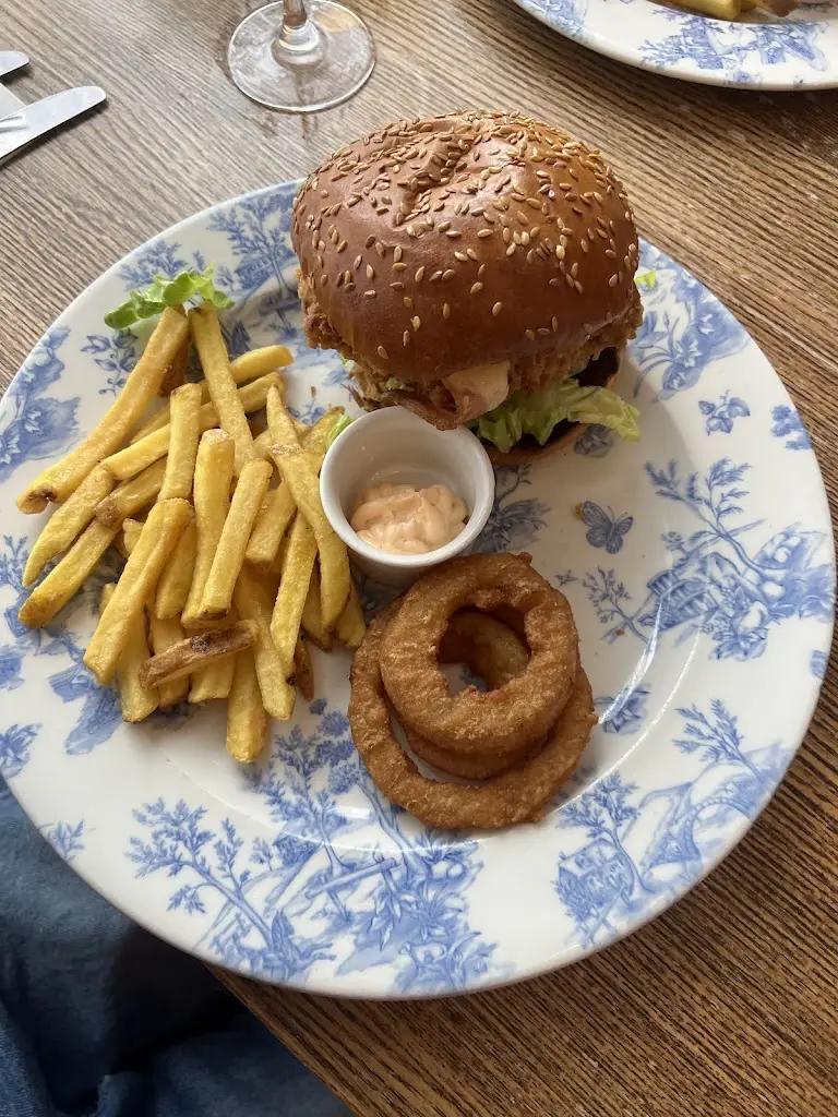 White Rabbit_Lyndhurst_slider_image_3