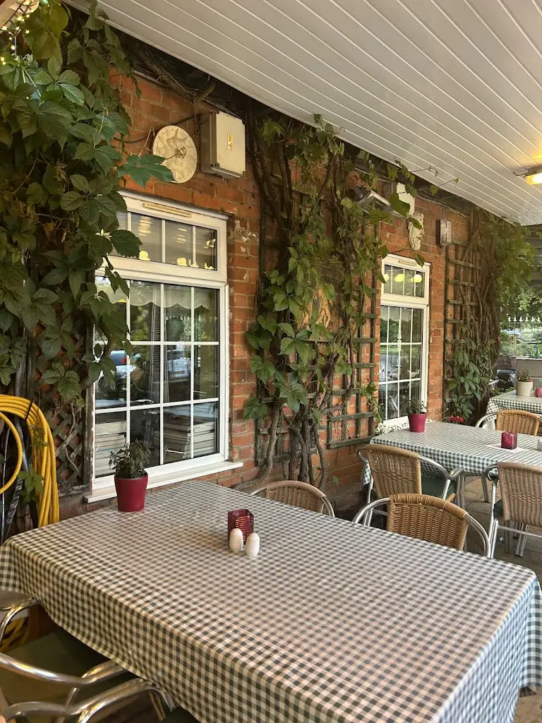 Alice Main_La Pergola Restaurant_Lyndhurst_review