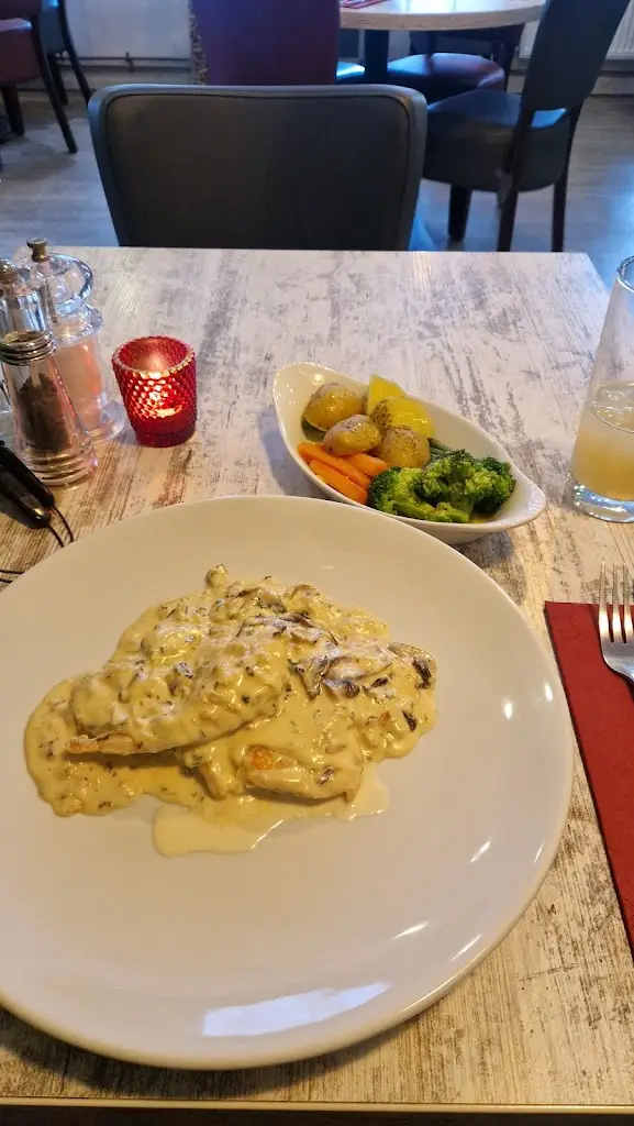 Emily Davies_Dolce Vita Italian Restaurant_Lyndhurst_review