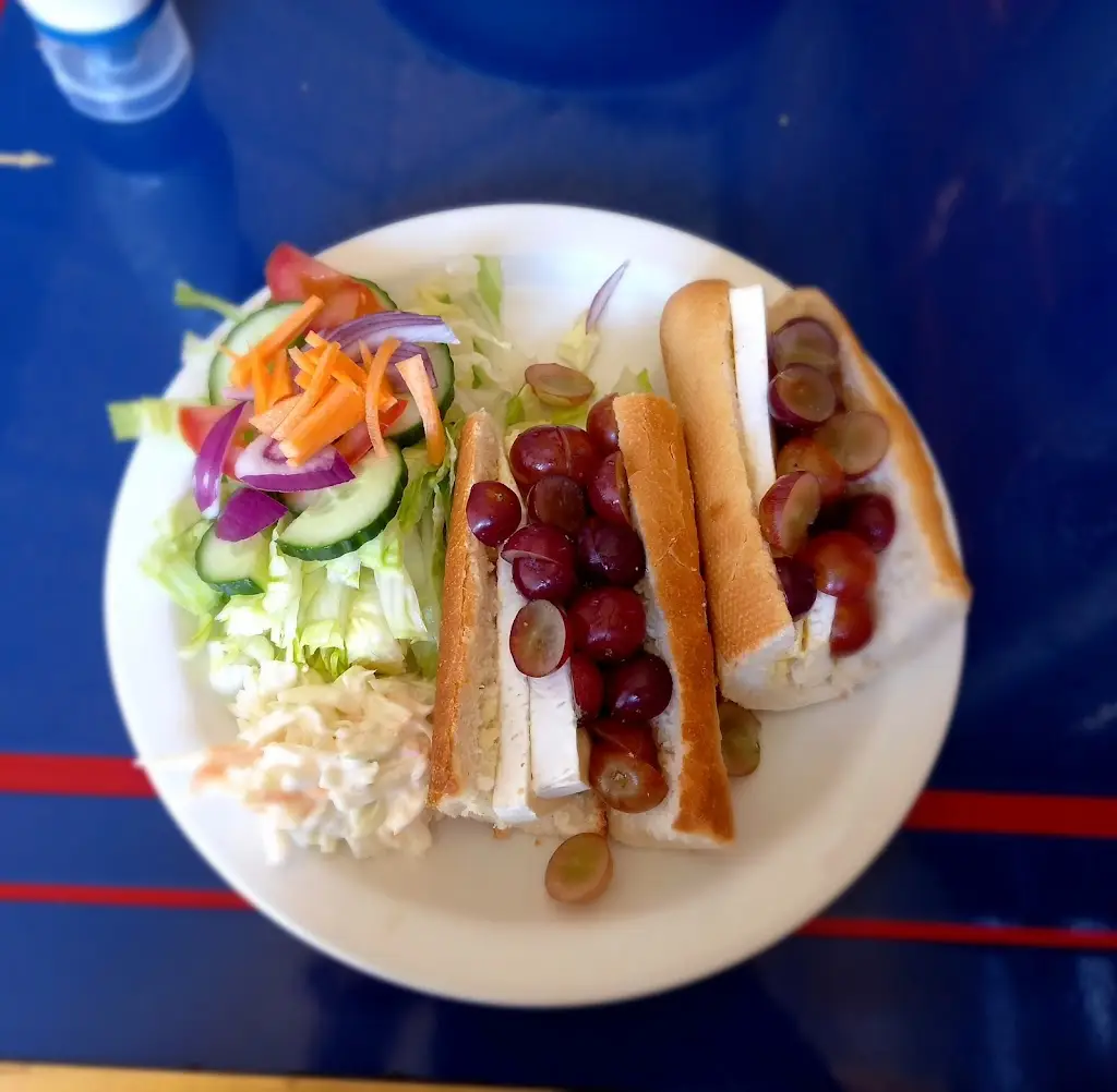 Emily Renaud_Café Parisien_Lyndhurst_review