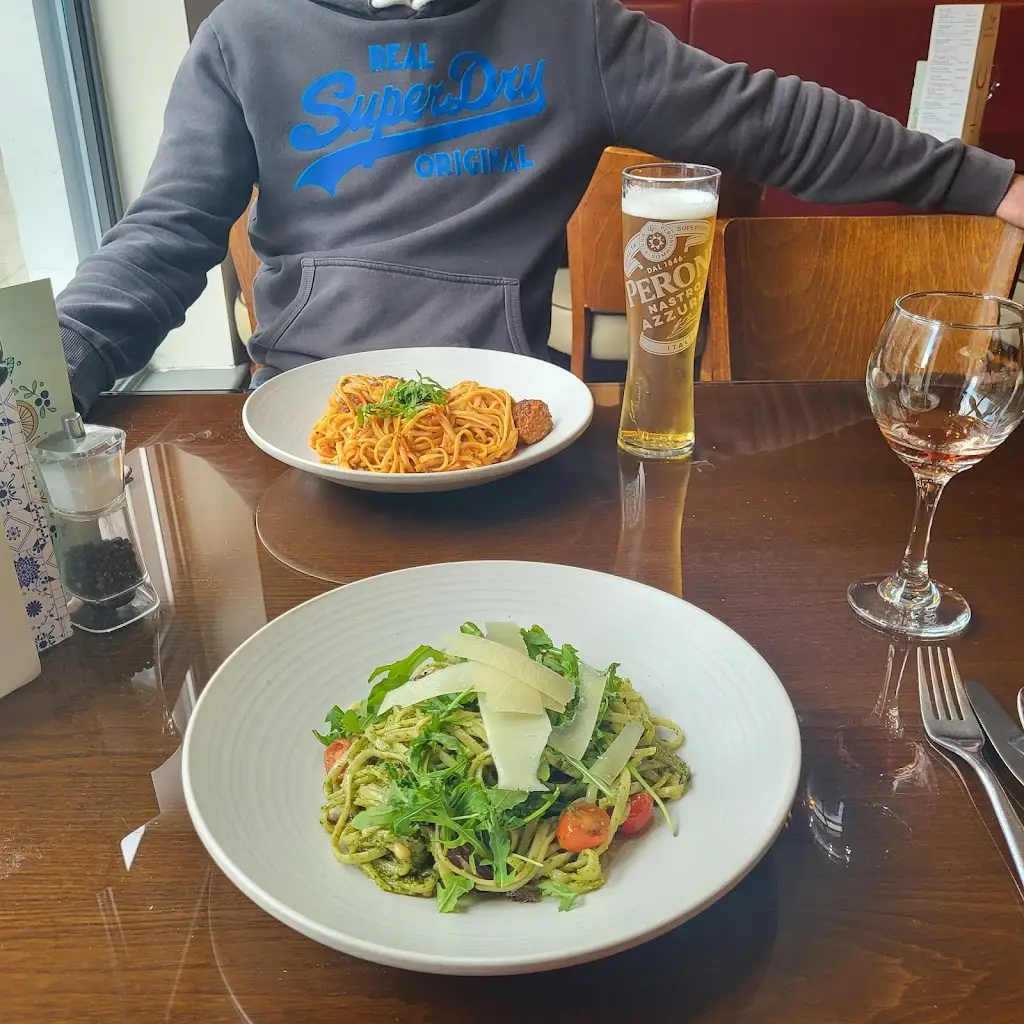 Judy Hampson_Fina Bar & Grill_Macclesfield_review