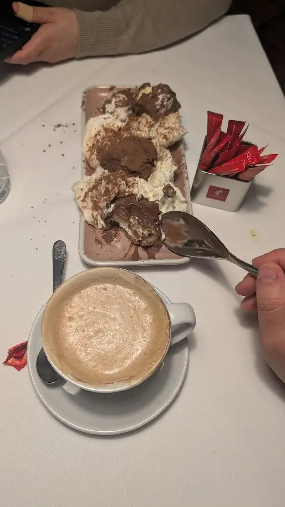 Arjun Runs - Late Traveller_Salvatore's Restaurant_Macclesfield_review