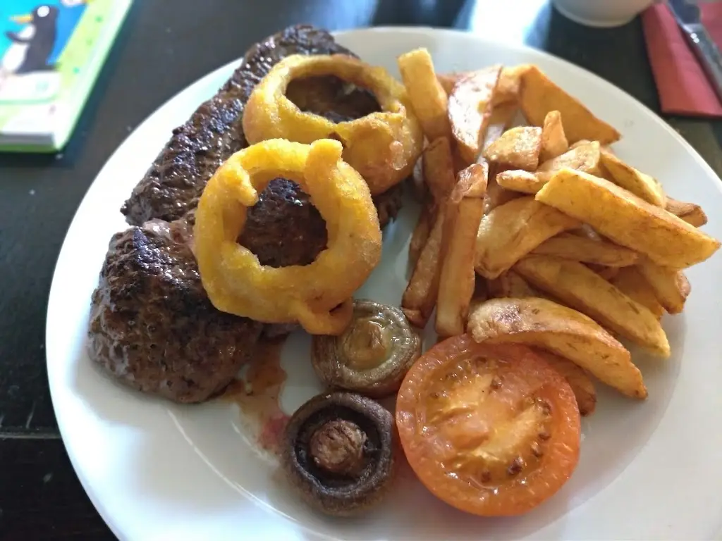 Zdeněk F._The Wheatsheaf Inn_Malpas_review