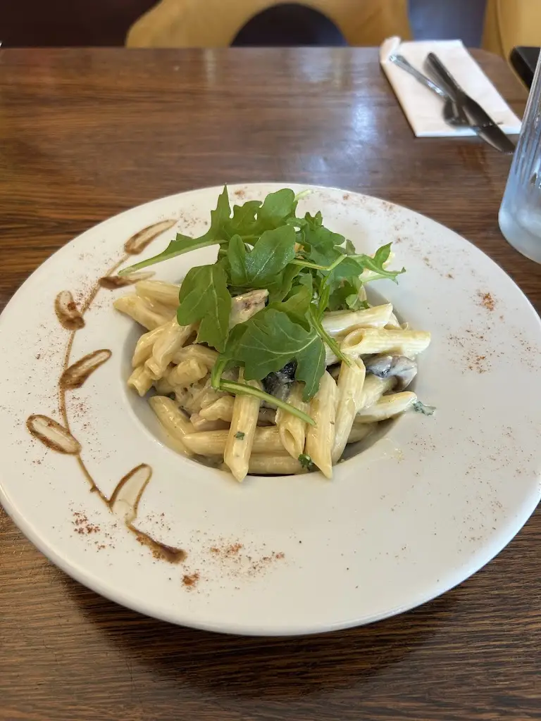 aimee waters_Mia Famiglia Italian restaurant_Malmesbury_review