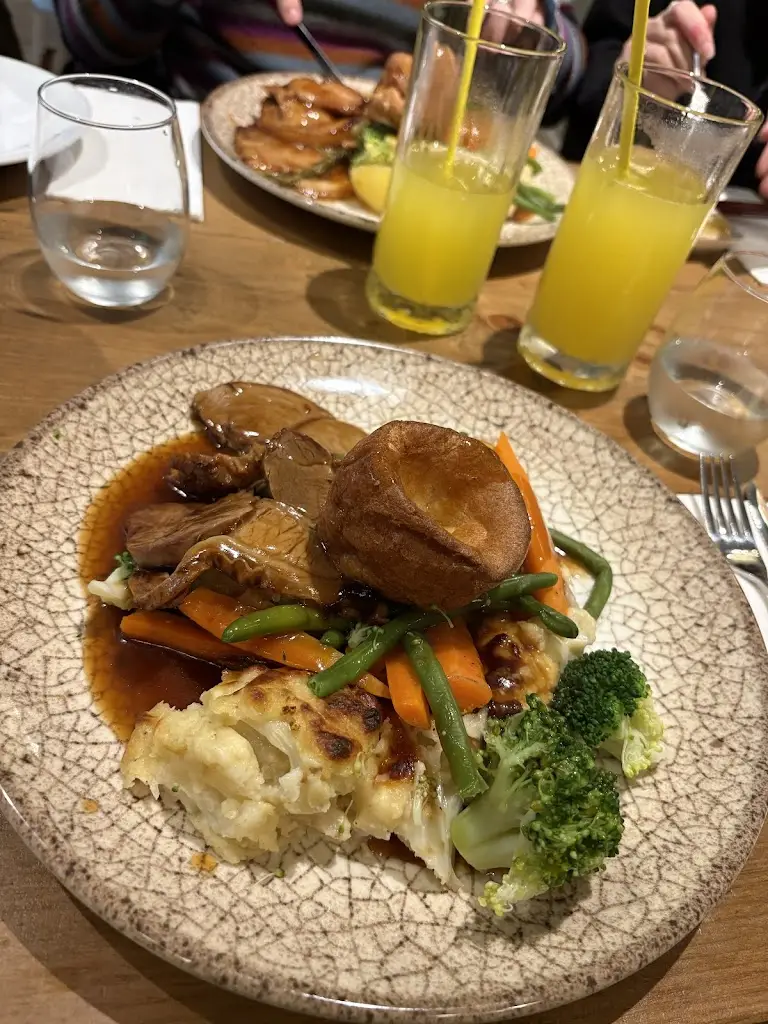 Daisy Naish_The Greyhound - Malmesbury_Malmesbury_review