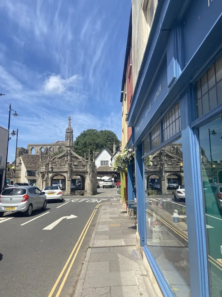 Ian Hendricks_The Summer Cafe_Malmesbury_review