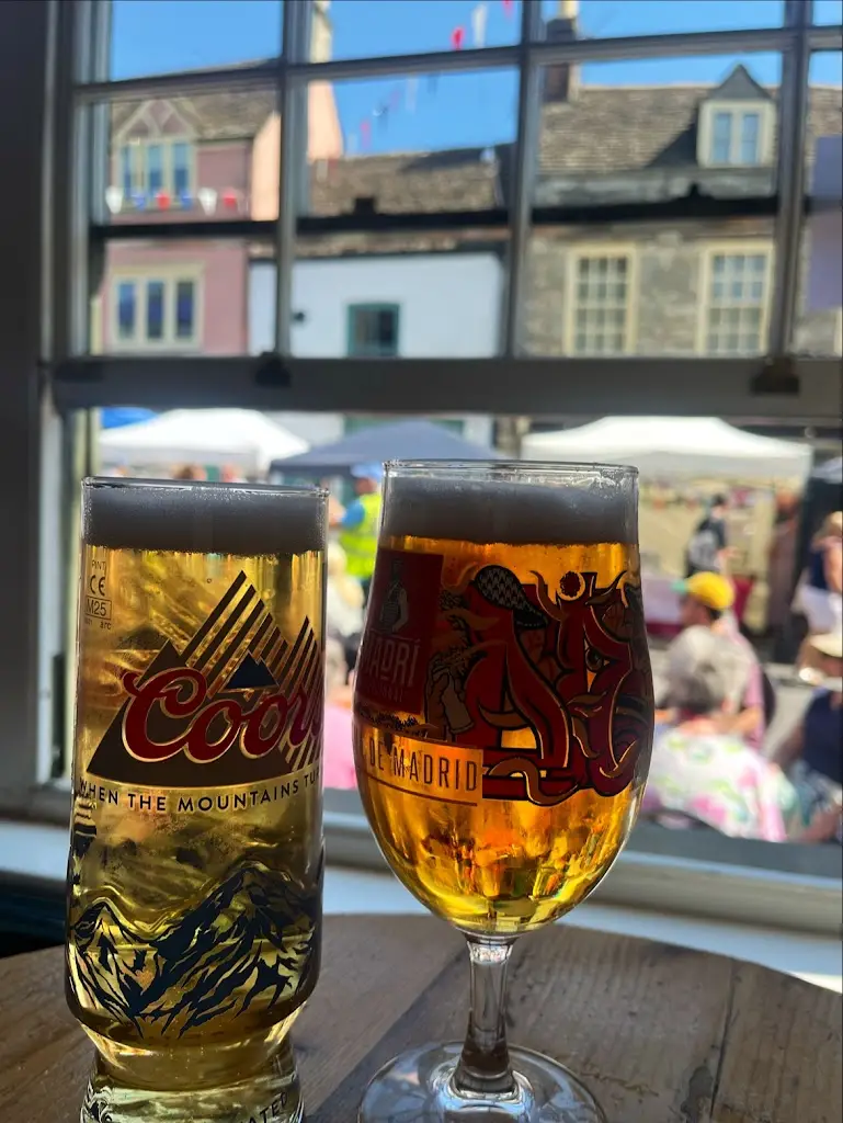 Sarah Pegden_The Kings Arms_Malmesbury_review