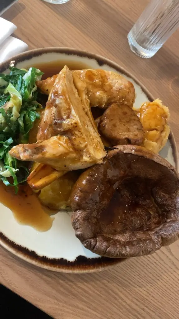 Harmony Bodo_The Horse & Groom, Charlton_Malmesbury_review