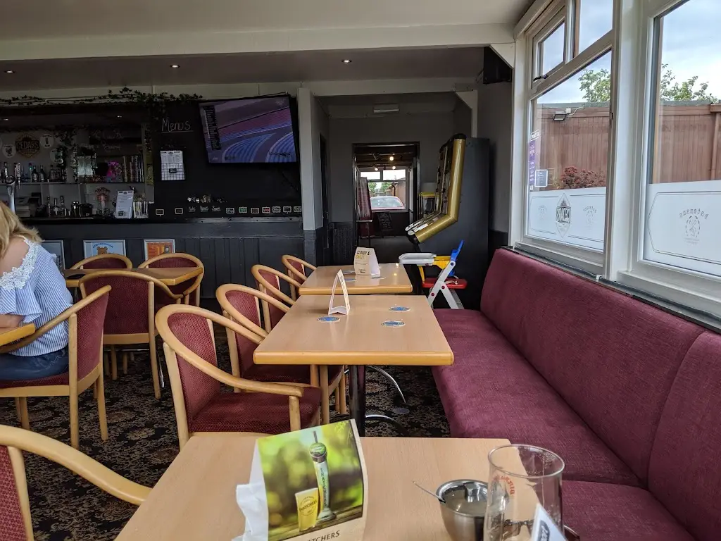 Cedars Bar And Restaurant restaurant in Mablethorpe