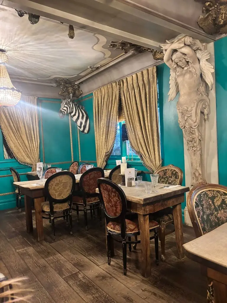 FiFi's Italian_Maidstone_slider_image_3