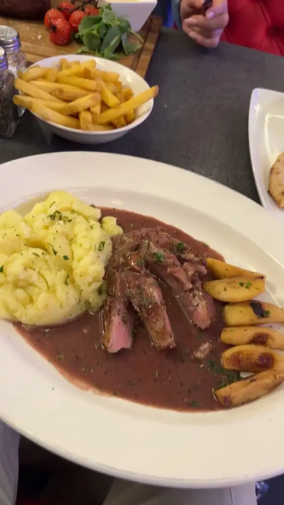 Mika Miko_Eagle Grill & Bar_Maidstone_review