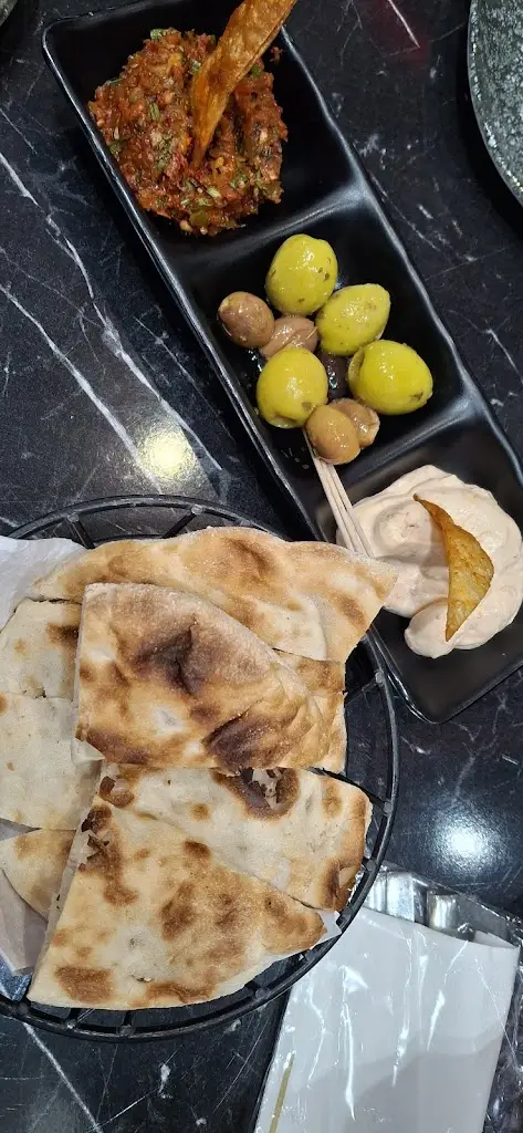 Dee “ParisLondonNewYork” D_Alim-Et Maidstone_Maidstone_Bewertung