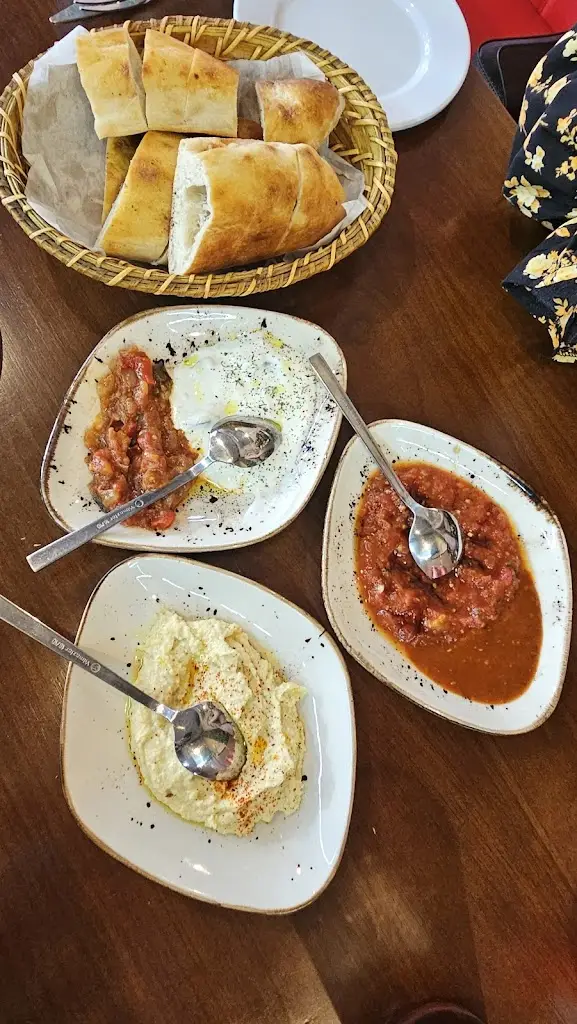 Maxi Garnero_Turqusine Grill Meze Turkish Restaurant_Maidstone_review