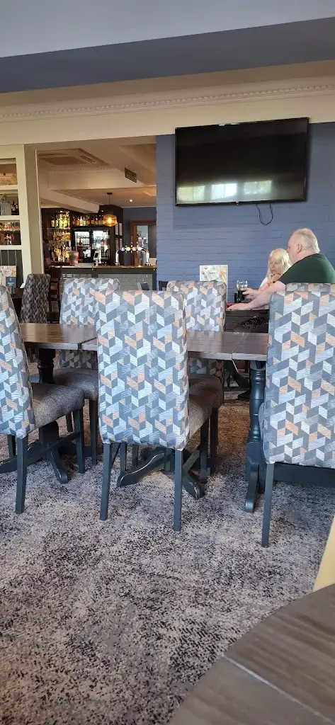 L G_Water's Edge_Lytham St Annes_review