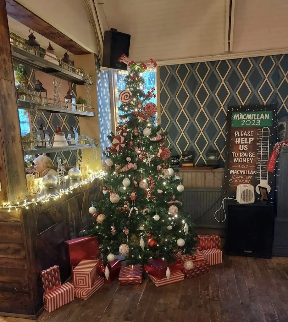 Deborah Jayne Houston_Ship & Royal_Lytham St Annes_review