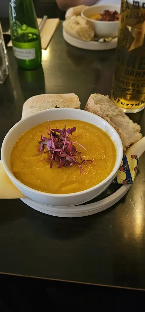 Martin “Skwatinnevil” Sanders_Three Horseshoes Hotel_Barnard Castle_review