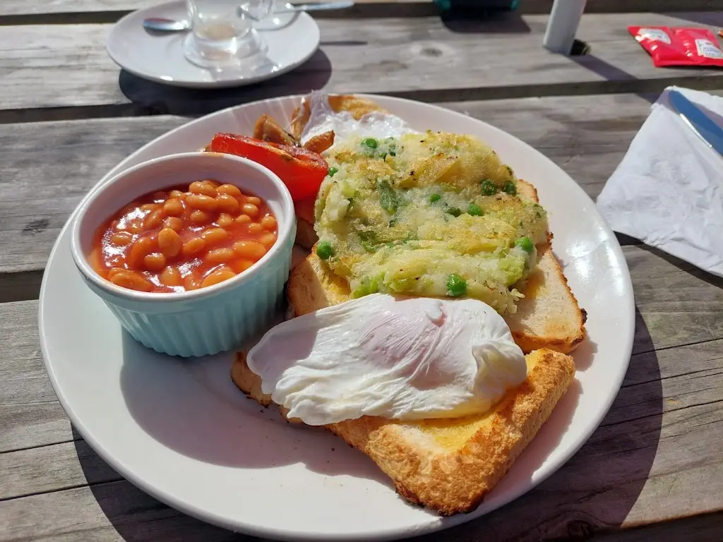 Oliver Kos_Spitfire cafe manston_Manston_review