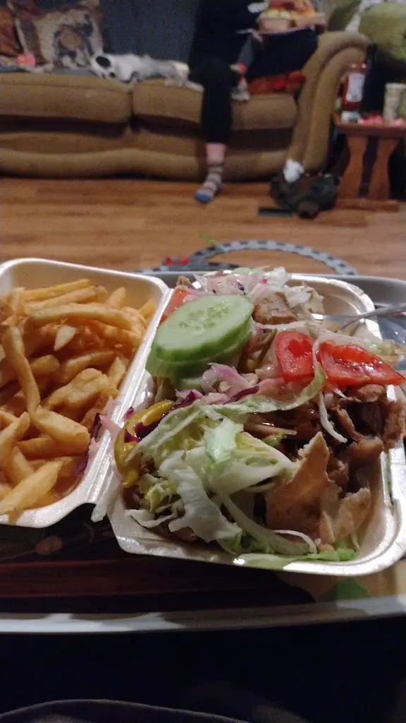 E GOLDSTRAW_Waterside Kebab Pizza_Marchwood_avis
