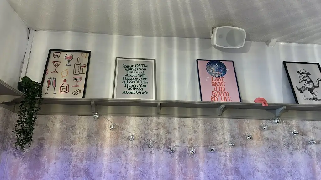 Elisa Winstanley_Chapter Two Bar_Malton_review