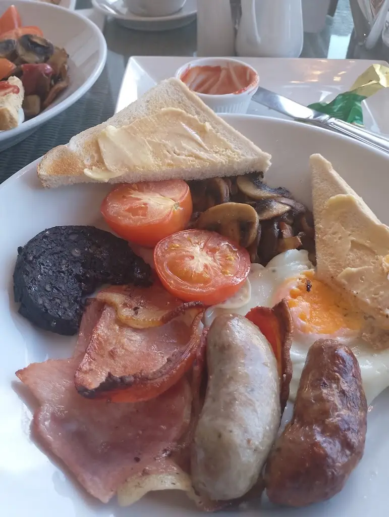 Pat W_Clarendon's_Barnard Castle_review