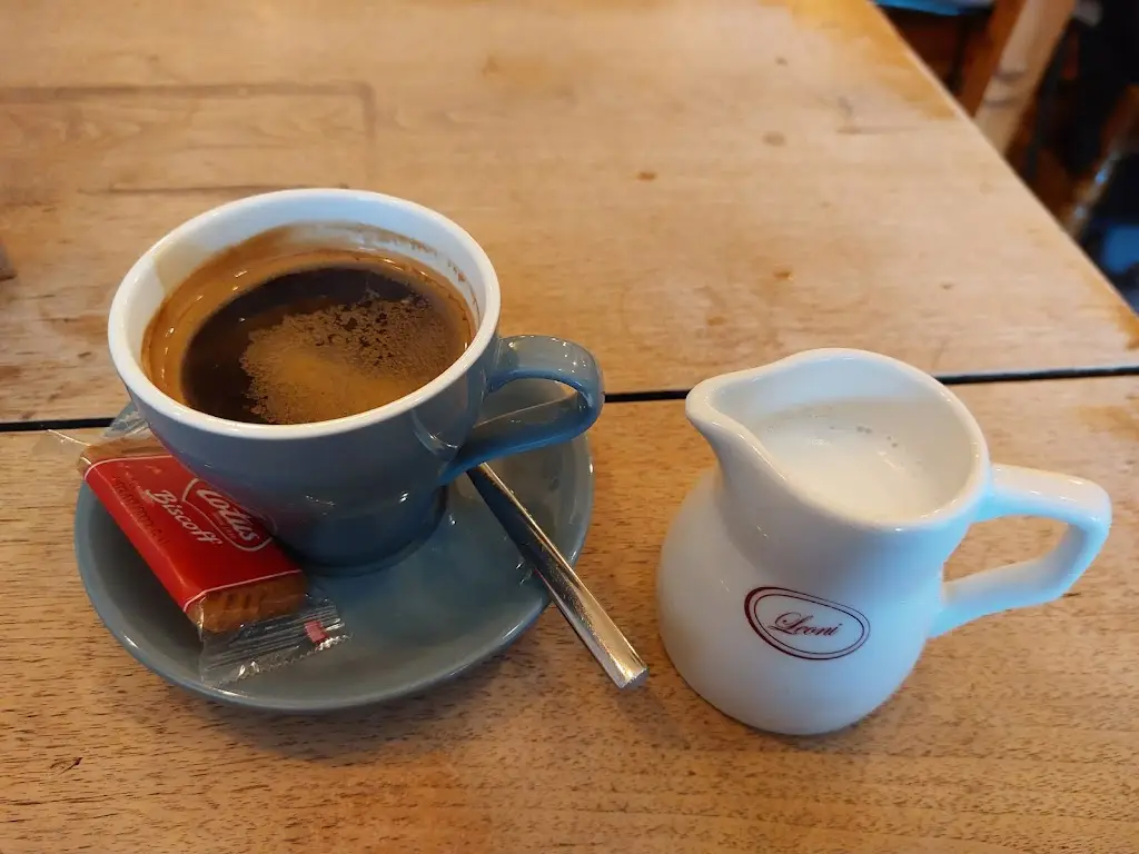 Leoni_Malton_slider_image_3