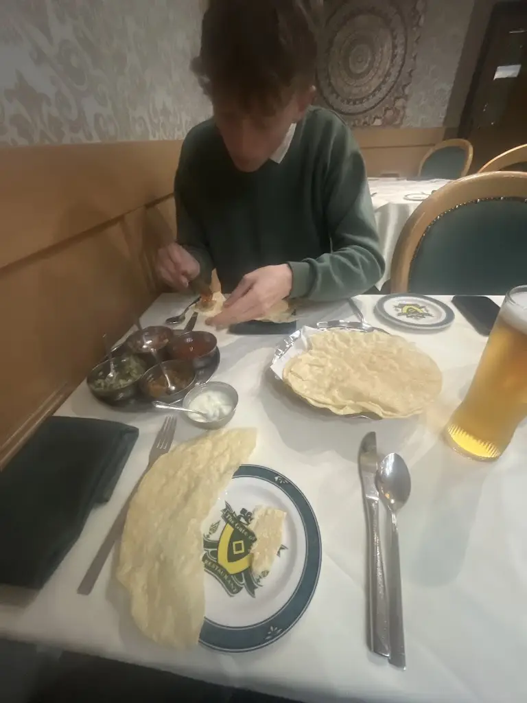 SAM ROACH_The Gate Of India_Market Rasen_reseña