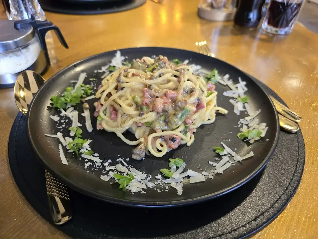 Alex Stuart_BELLA ITALIA MD_Market Drayton_review