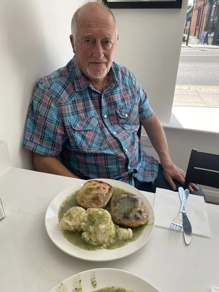 Sue Platford_Wallys Pie & Mash_Maldon_review