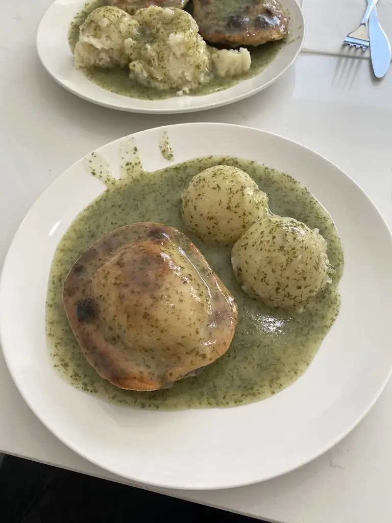 Wallys Pie & Mash_Maldon_slider_image_2