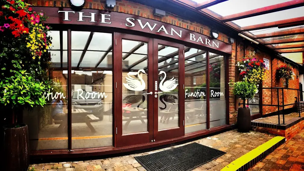 The Swan_Markyate_slider_image_1