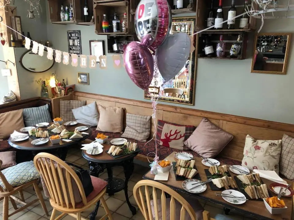 Notty's Cocktail & Wine Bar restaurante en Market Deeping