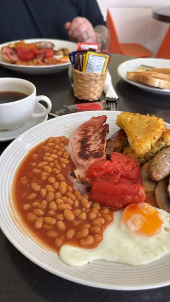 Max Ayliff_Cafe Mills_Market Deeping_review