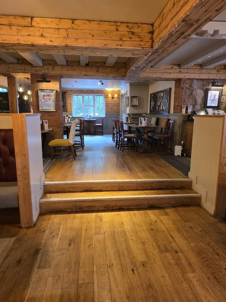 Clare Chihaby_The Fieldhead_Markfield_review