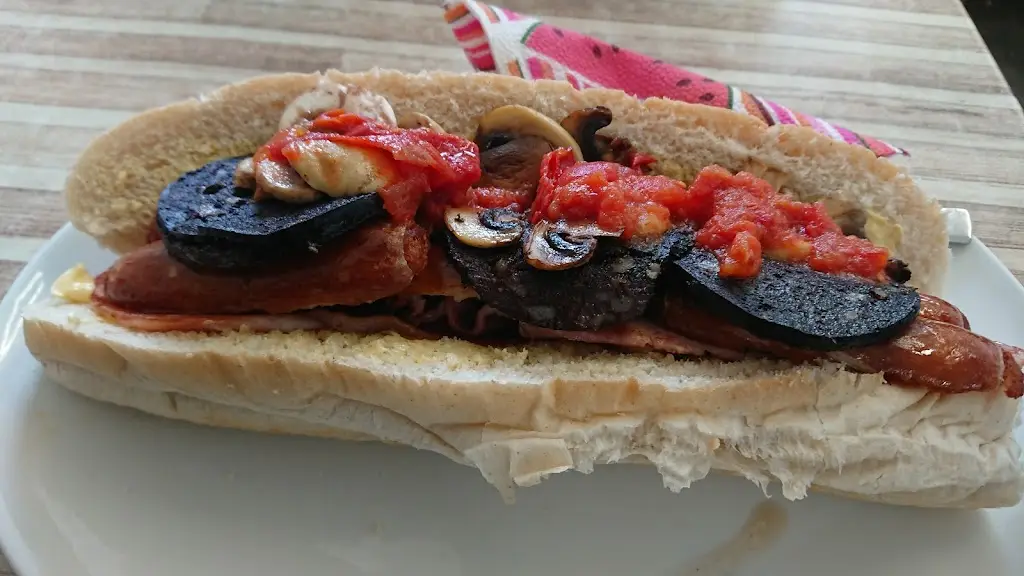 Lindsay Brown_Country Cabin Cafe_Markfield_review