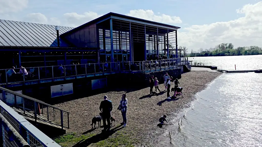 Lakeside Kitchen & Bar_Barnack_slider_image_2