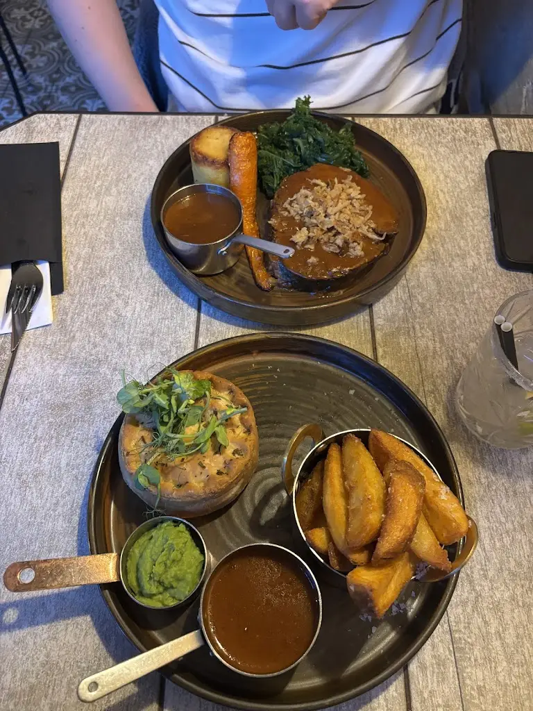 Oliver Blood_Paten & Co_Barnack_review