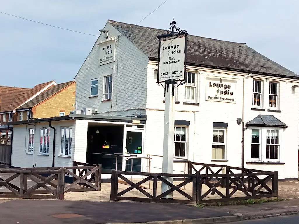 Lounge India_Marston Moretaine_slider_image_3