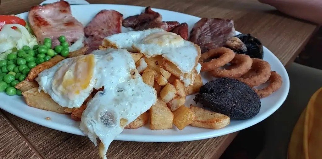 Muriel Reid_Hare & Hounds_Market Warsop_review