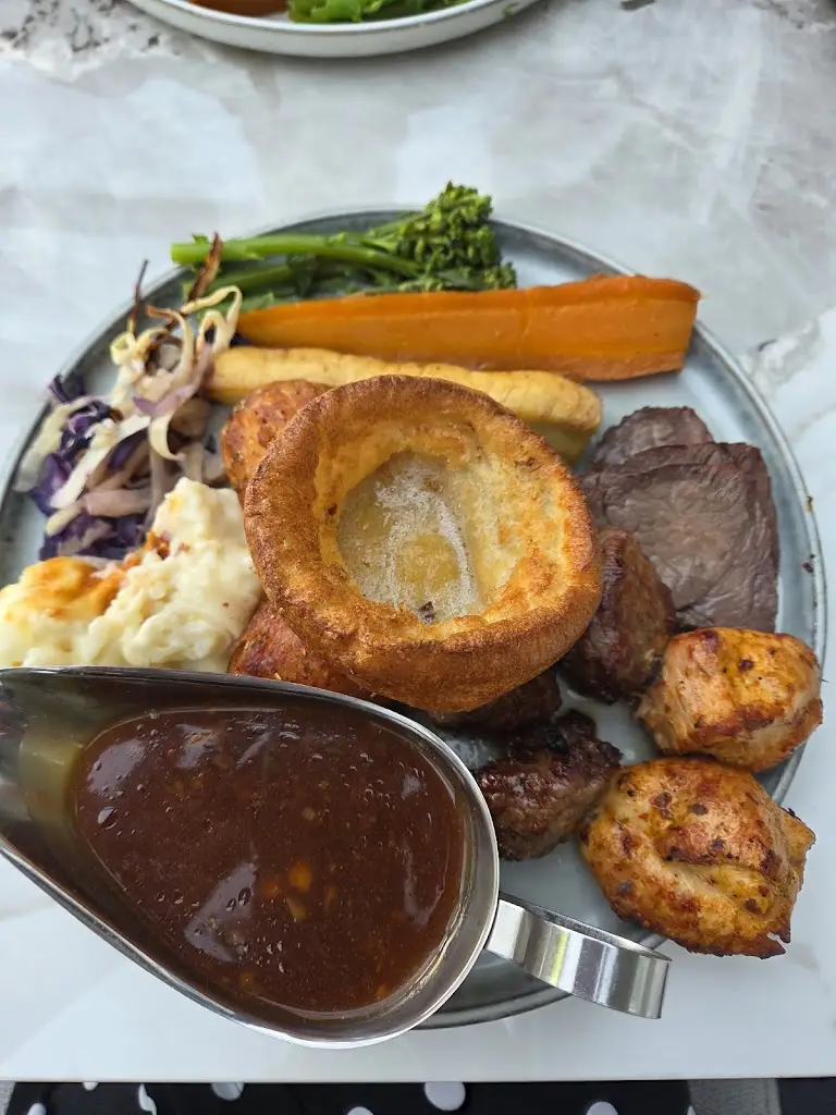 Holly Scanlan_Fancy B._Marlborough_review