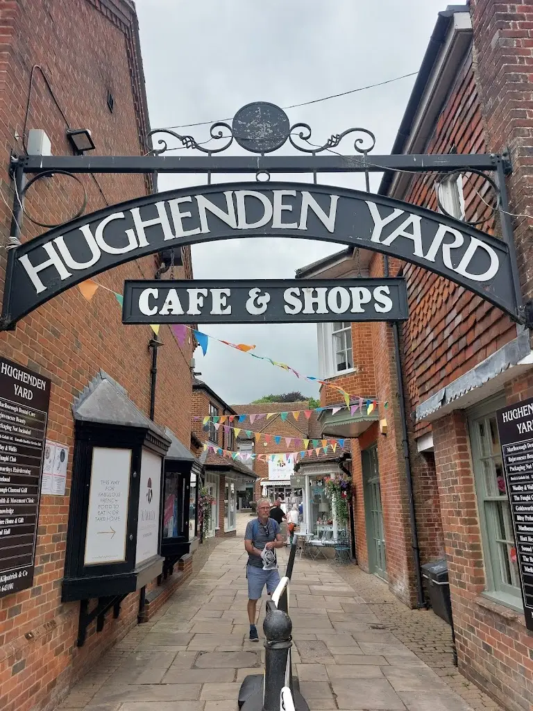 Lyndon S. Smith_The Funghi Club Marlborough_Marlborough_review