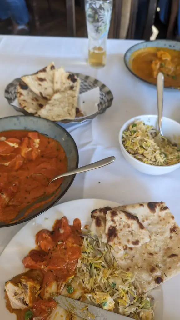 Dorota Dziewulska_The Burj at The Bell (West Overton)_Marlborough_review